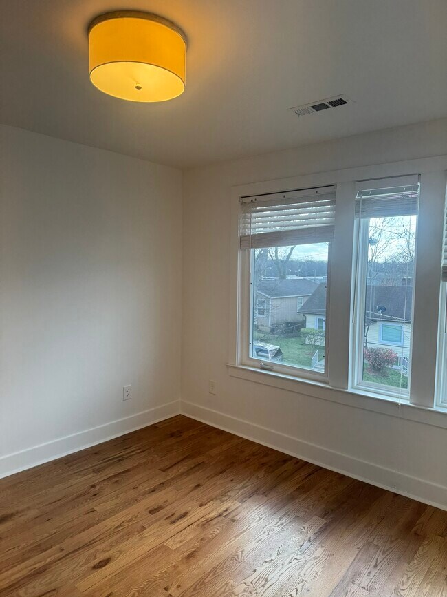 Building Photo - 1822 16th Ave N