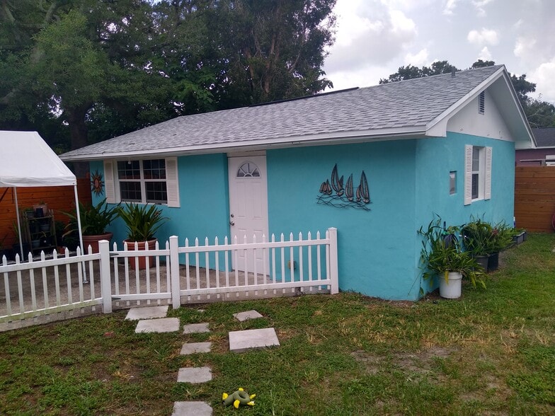 Tiny home - 9328 N Ashley St