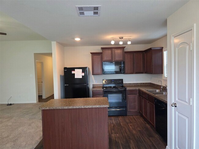 Building Photo - 723 Crystal Lakes Dr
