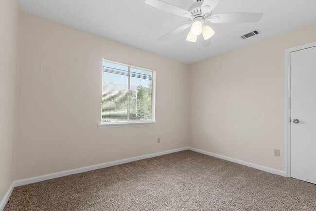 Building Photo - 2188 Claremont Ln
