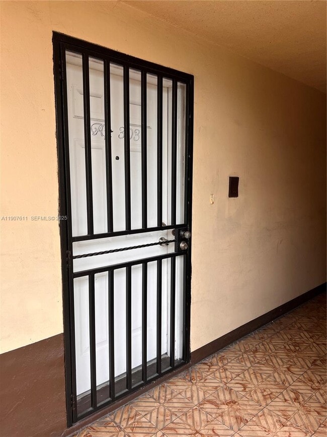 Building Photo - 677 SW 9th Ave