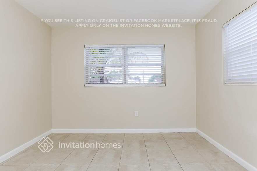 Building Photo - 1270 NW 196th St