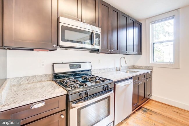 Building Photo - 1575 Spring Pl NW