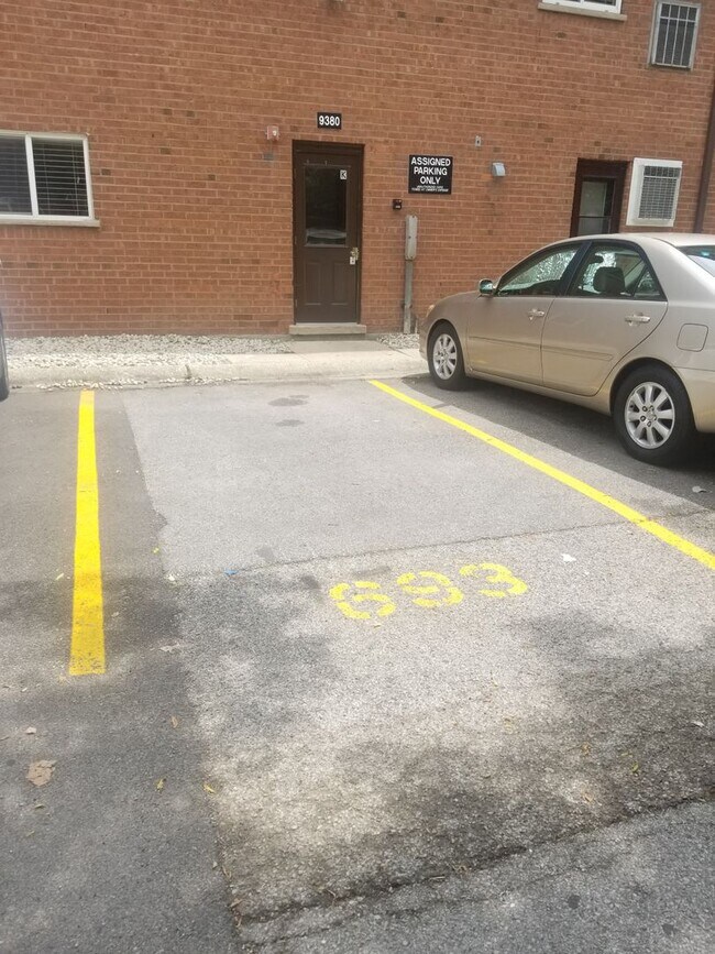 Building Photo - 2 Bedroom 1 Bath Condo in Des Plaines!