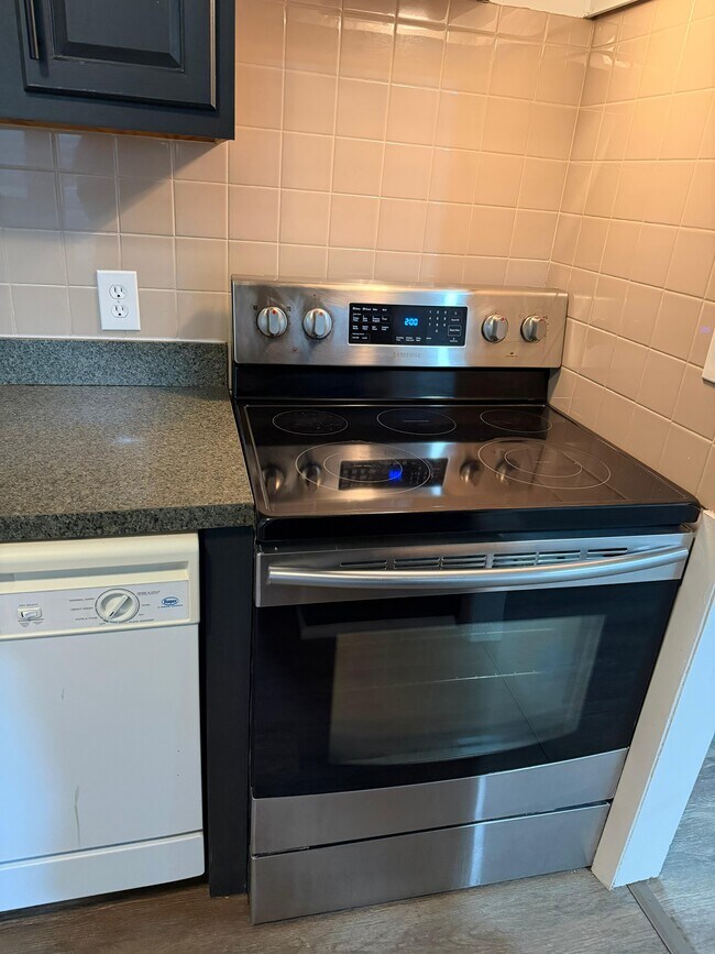 Building Photo - 6686 Deer Ct