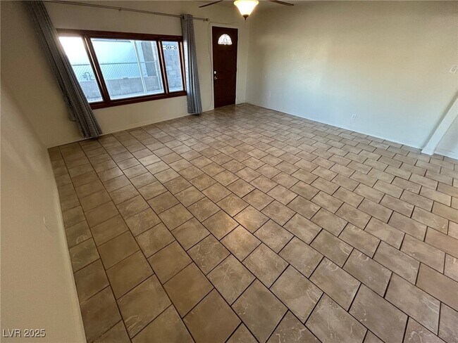 Building Photo - 113 Cedar St