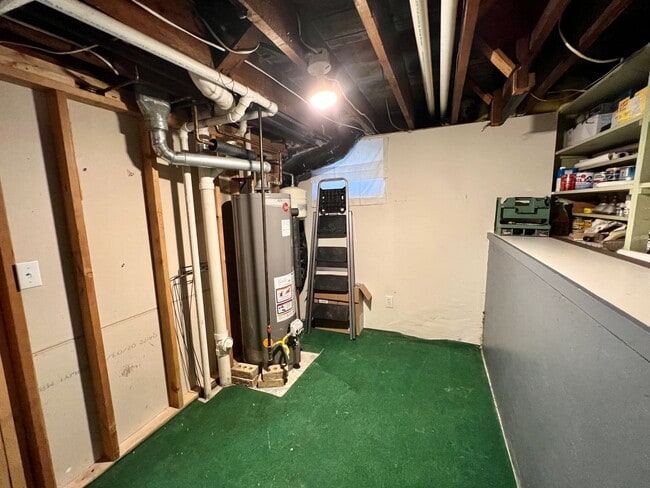 Building Photo - 3 bed 3 bath available!