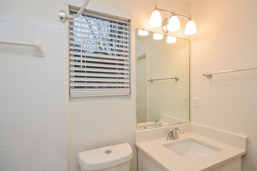 Building Photo - 5029 Brittany Dr