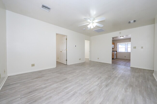 Building Photo - 1014 N 7th Ave