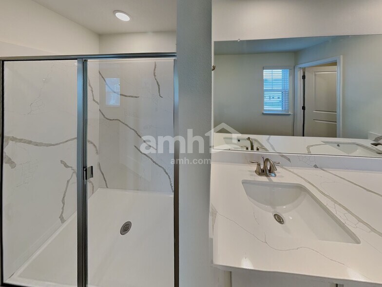 Building Photo - 5678 Oesterle Rd