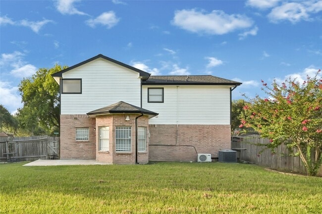 Building Photo - 3479 Rockrill Dr