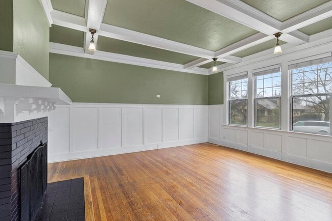 Building Photo - 7 Rose Ave