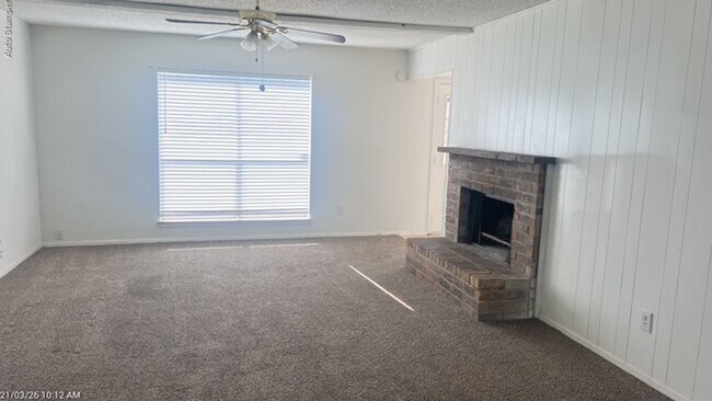 Building Photo - 7221 W Cleburne Rd