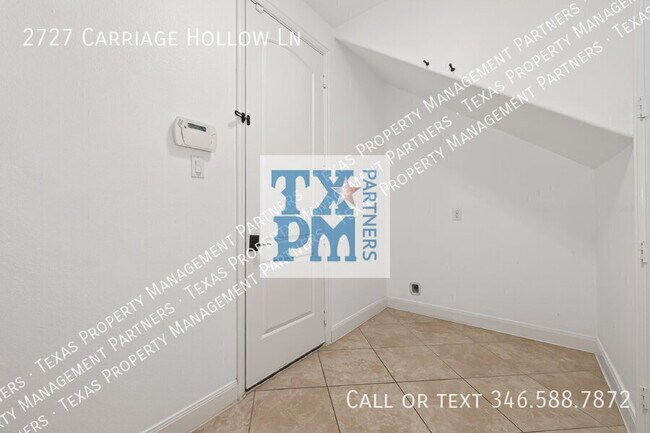 Building Photo - 2727 Carriage Hollow Ln