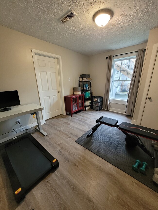 Building Photo - 2455 Woodbine Ave