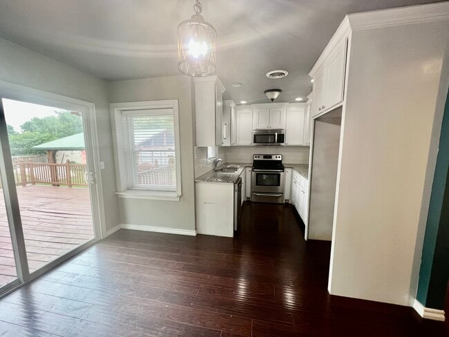 Building Photo - 317 Truman Pl