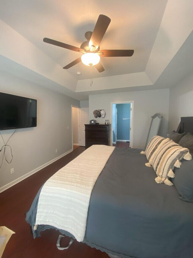 Building Photo - Beautiful 3 Bedroom Home with Fireplace & Private Backyard in Pooler