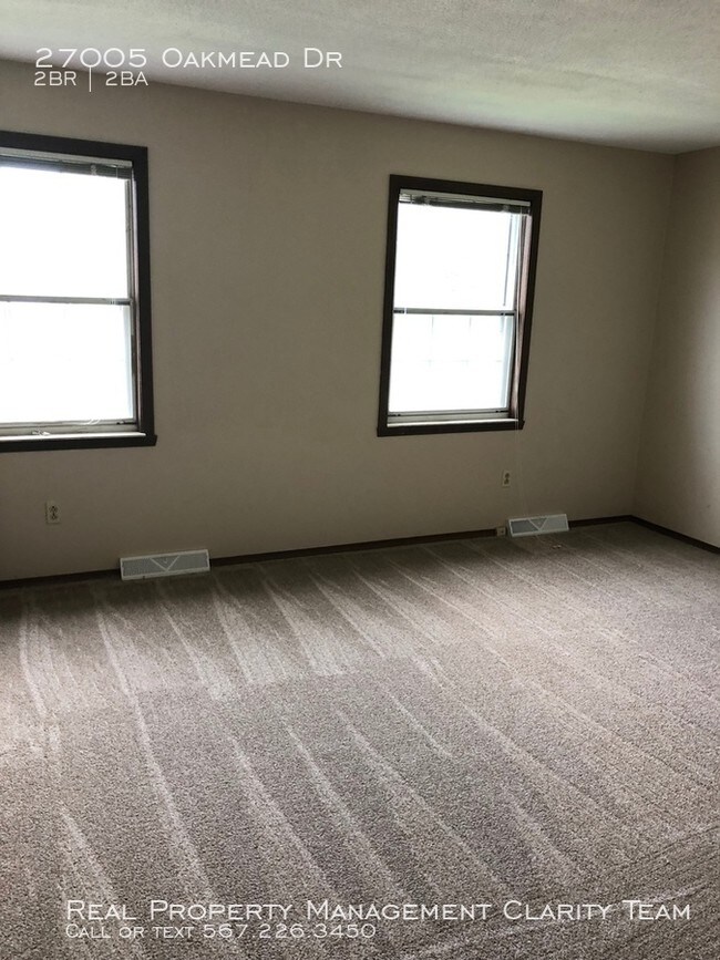 Building Photo - 2 Bed/2 Bath Townhouse in Perrysburg