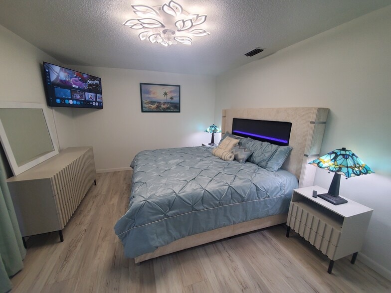 Building Photo - 279 S Brevard Ave