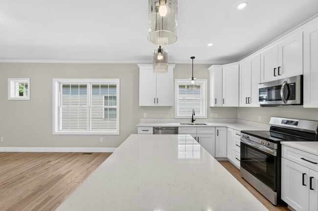 Building Photo - 5 Devon Pl