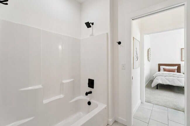 Building Photo - Fully Furnished Home in Broken Arrow