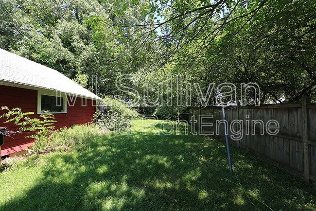Building Photo - 2404 Farthing St