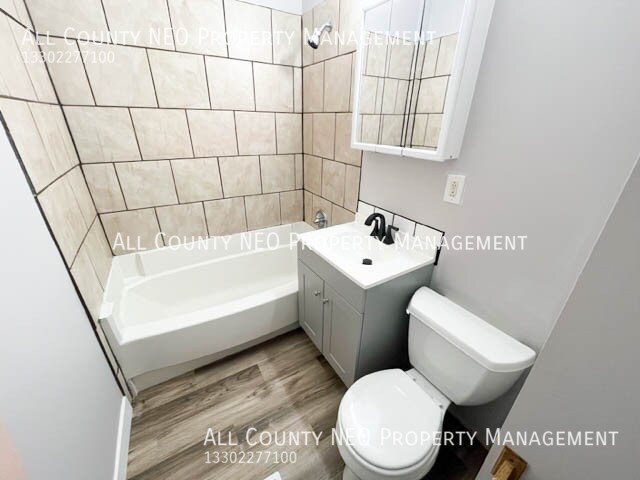Building Photo - 835 Staeger St