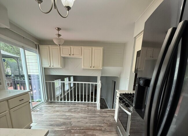 Building Photo - 2116 Briar Hill Dr