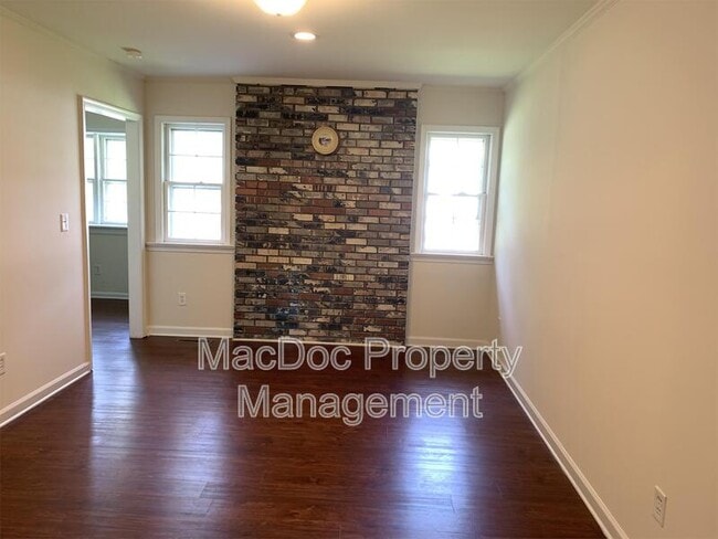 Building Photo - 918 Churchill Dr