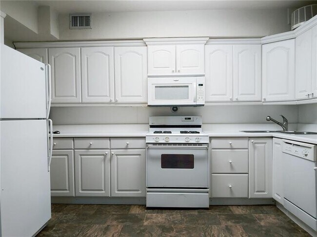 Building Photo - 76 Laurel Forest Cir NE