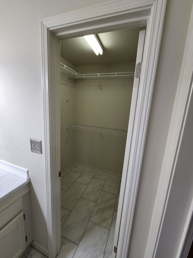 Building Photo - 416 Shallow Creek Rd