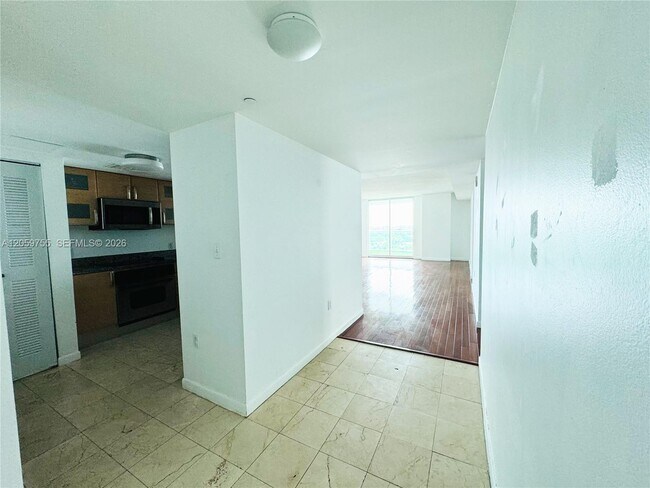 Building Photo - 2101 Brickell Ave