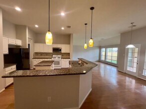 Building Photo - 11535 Oak Lake Park Dr