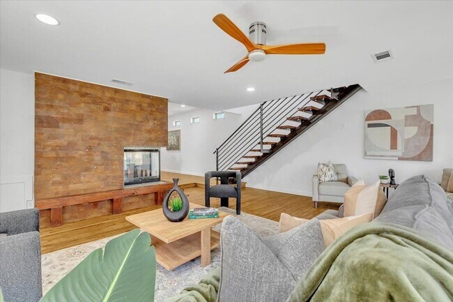 Building Photo - 9918 Coldwater Cir