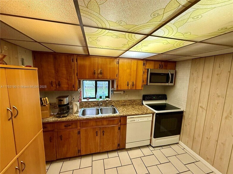 Building Photo - 5710 SW 133rd Ave