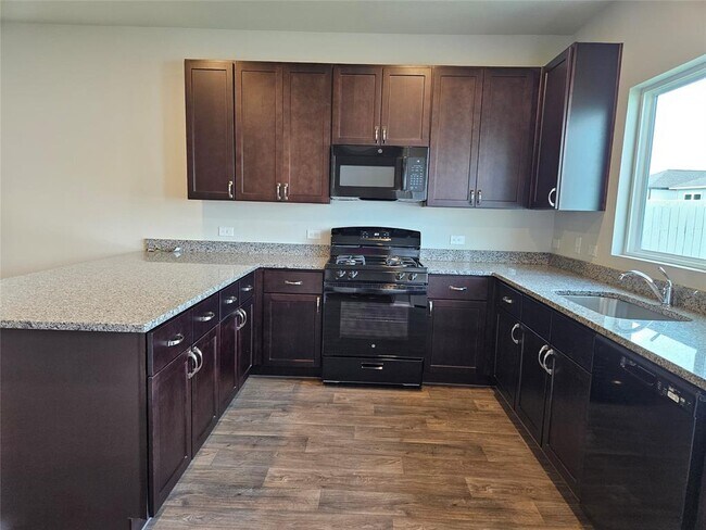 Building Photo - 118 Bluestem Dr