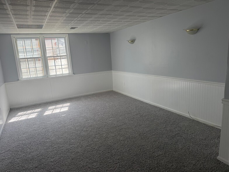 Building Photo - 405 47th St NE