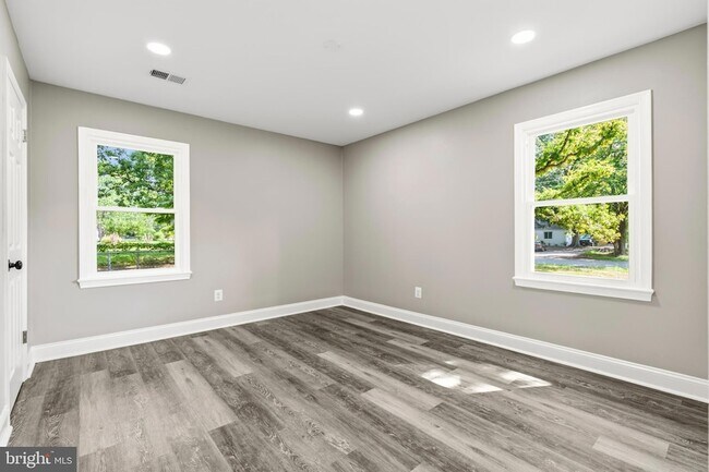 Building Photo - 2608 Holly Dr