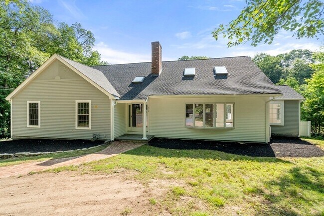 Building Photo - 576 Grove St