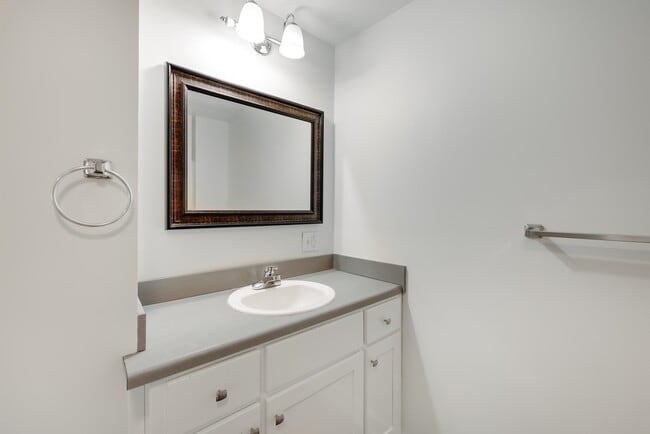 Building Photo - 505 Cherokee Rd