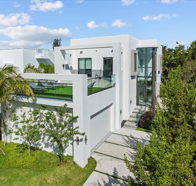 Primary Photo - 1311 Bay Dr