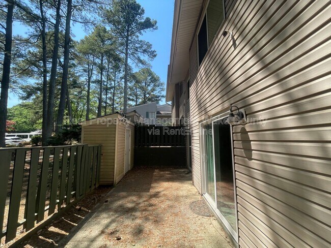 Building Photo - 4702 Walden Pond Dr