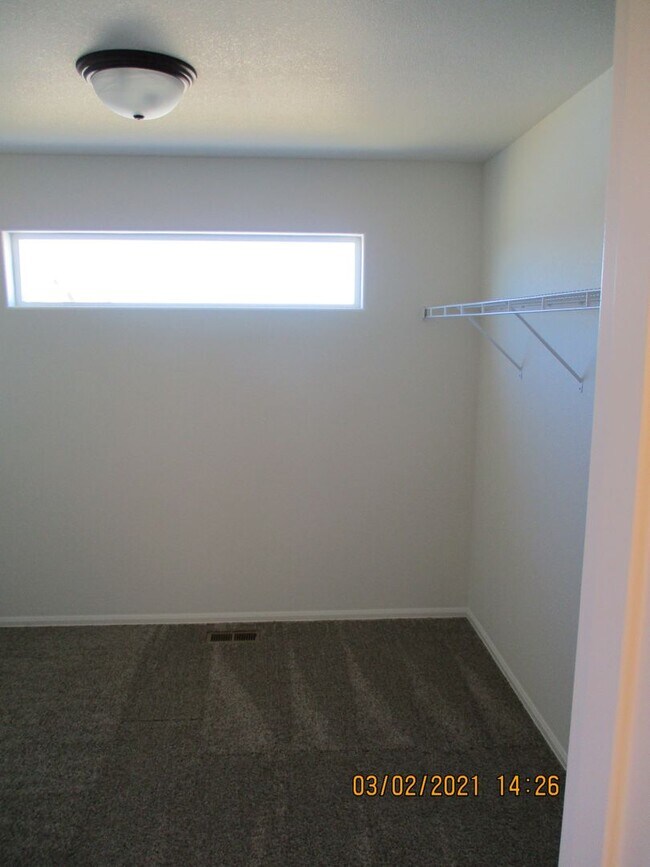 Building Photo - 3 Bed, 2.5 Bath - 2 Story Home in Windsor's Raindance Subdivision!