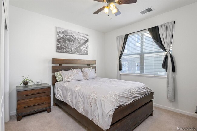 Building Photo - Gorgeous ground level Condo with Detached Garage | Pets Welcome | Detached Garage Included