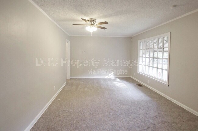 Building Photo - 892 Midway St SE