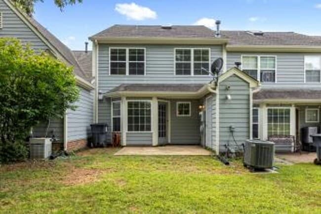Building Photo - 3203 Gateway Cir