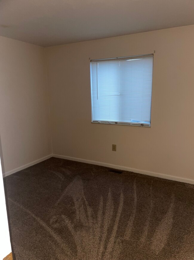 Building Photo - 2275 N Cable Rd