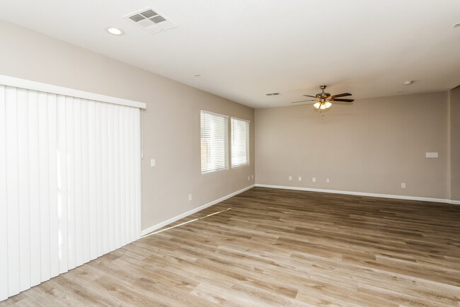 Building Photo - 4031 Meadow Foxtail Dr