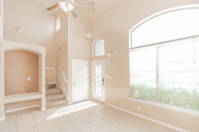 Building Photo - 14529 Jesus Almeida