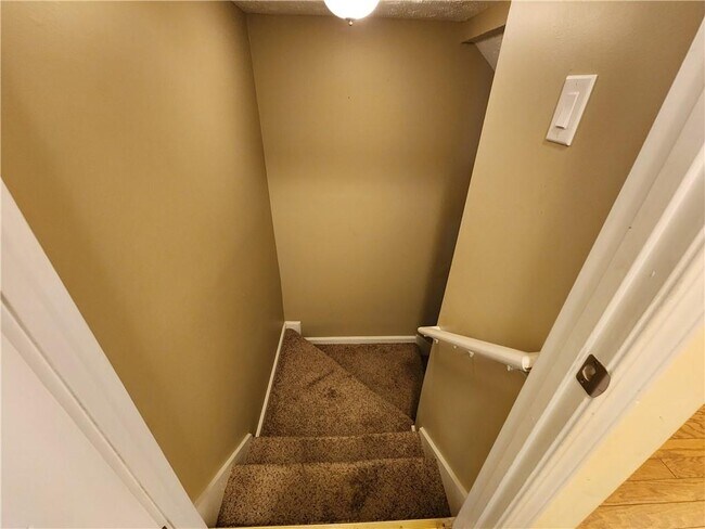 Building Photo - 350 Saddle Bridge Dr